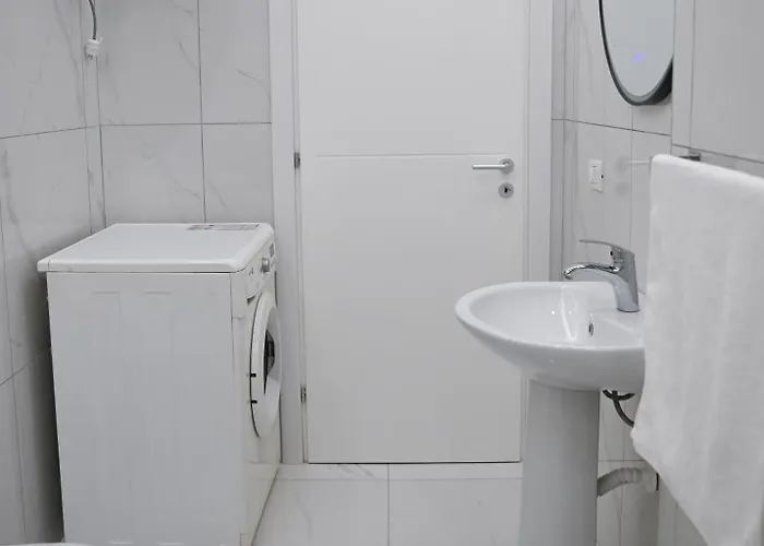 The Minimalist Escape * Kamez